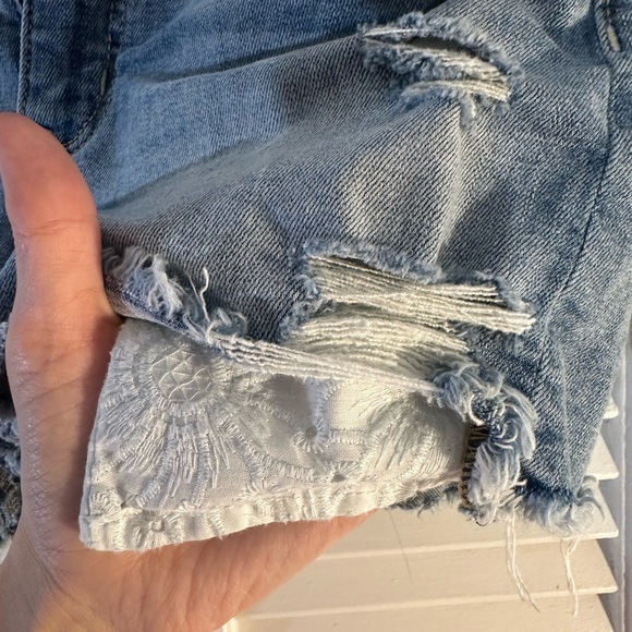 🌸3 for $30🌸 American Eagle Outfitters Light Blue Distressed Jean Shorts - Picture 2 of 7